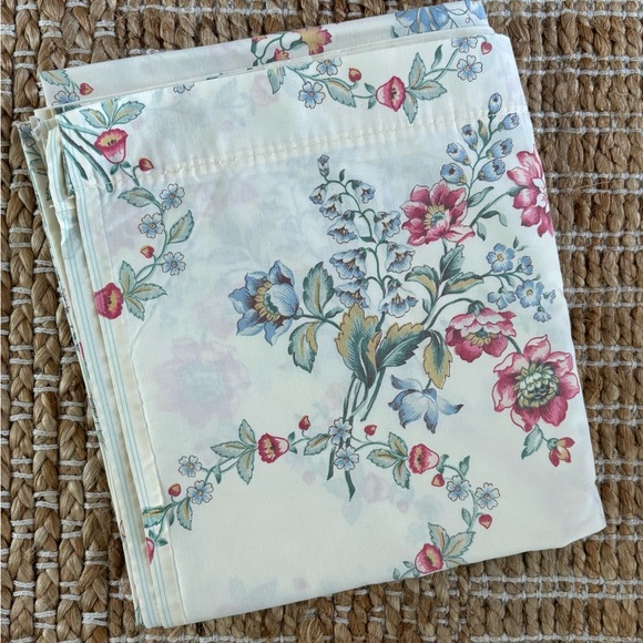 Vintage 80's Full Flat Bedsheet - Floral Bed Sheet - Cannon Percale Sheet - Picture 1 of 12